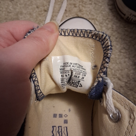 Unisex Converse tennis shoes - Picture 4 of 4